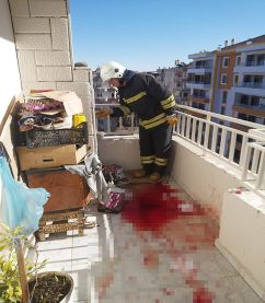 Mangal ateşi yakarken deodorant şişesi patlayınca yaralandı