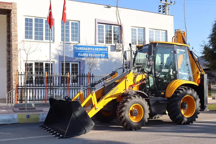 İş makinası hibe edildi