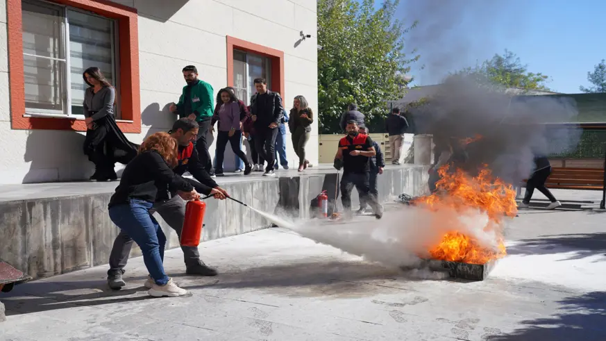 Kız öğrenci yurdunda yangın tatbikatı yapıldı