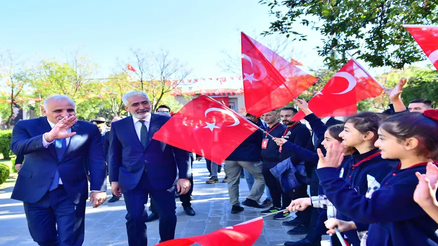 Diyarbakır, Mardin, Siirt, Bingöl, Şırnak, Elazığ ve Batman'da Cumhuriyet'in 101. yılı kutlanıyor