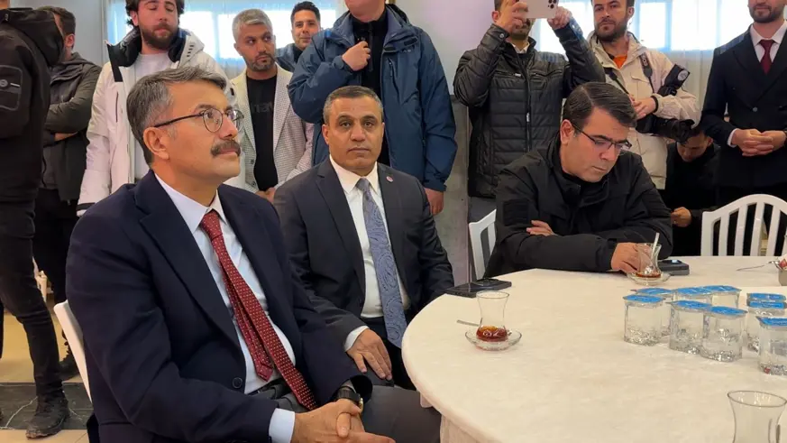 Şoförler halay çekerek günlerini kutladı