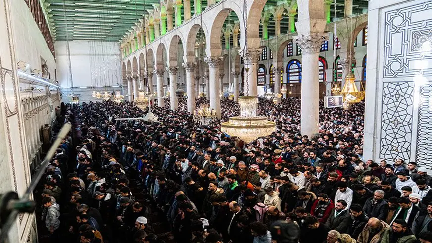 Suriye'de Baas rejiminin devrilmesinin ardından Şam'daki Emevi Camisi'nde ilk cuma namazı kılındı