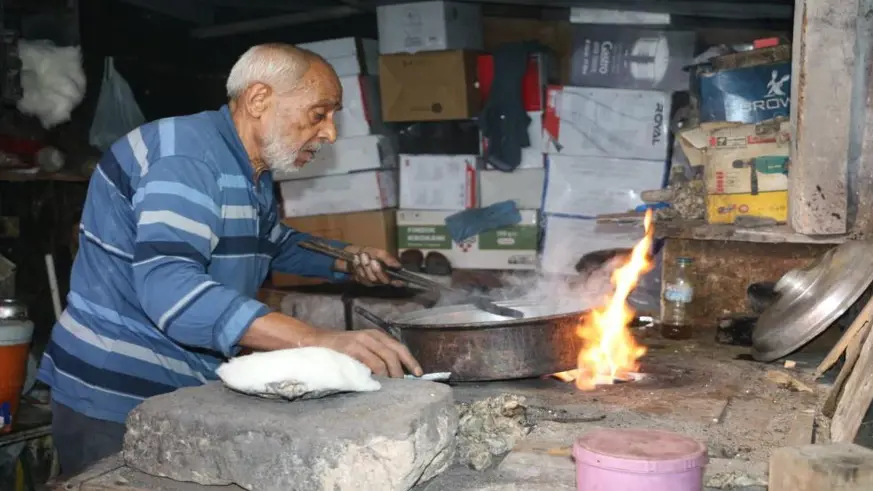 75 yıldır mesleğini aşkla sürdürüyor