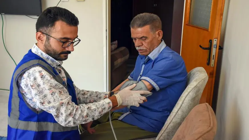 Yaşlılara tansiyon aleti dağıtıldı