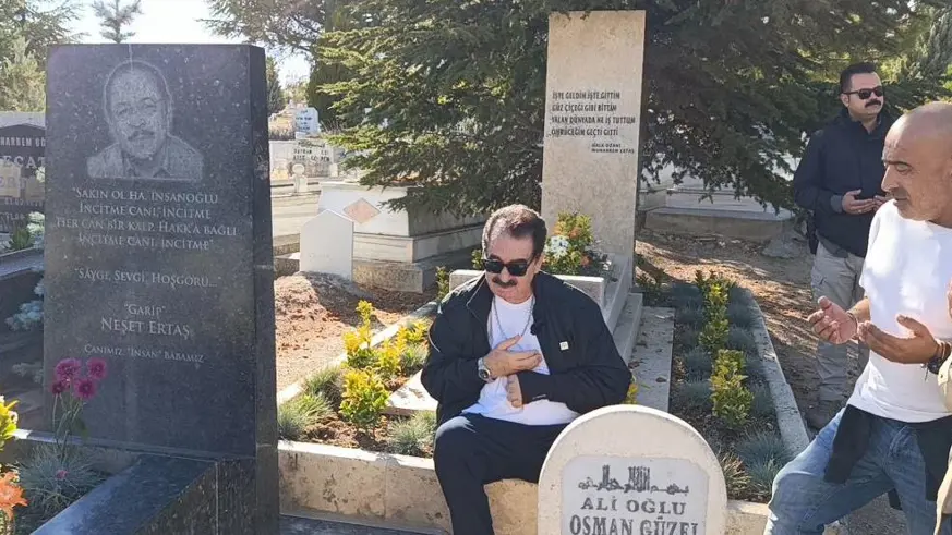 İbrahim Tatlıses, Neşet Ertaş'ın mezarını ziyaret etti