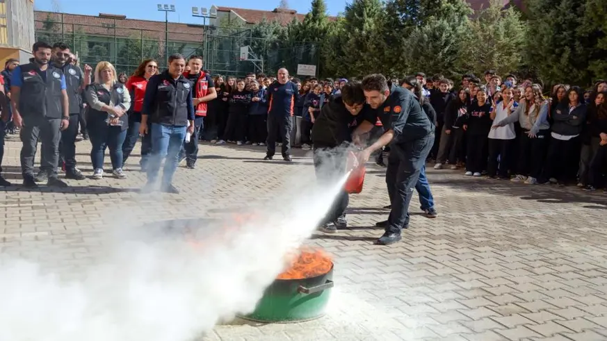 Öğrencilere uygulamalı eğitim