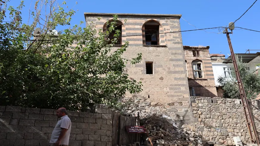 Beyler Konağı direniyor