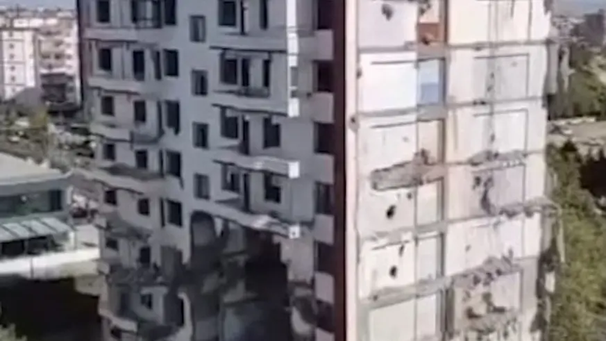 Diyarbakır’da 11 katlı bina, yıkım sırasında çöktü