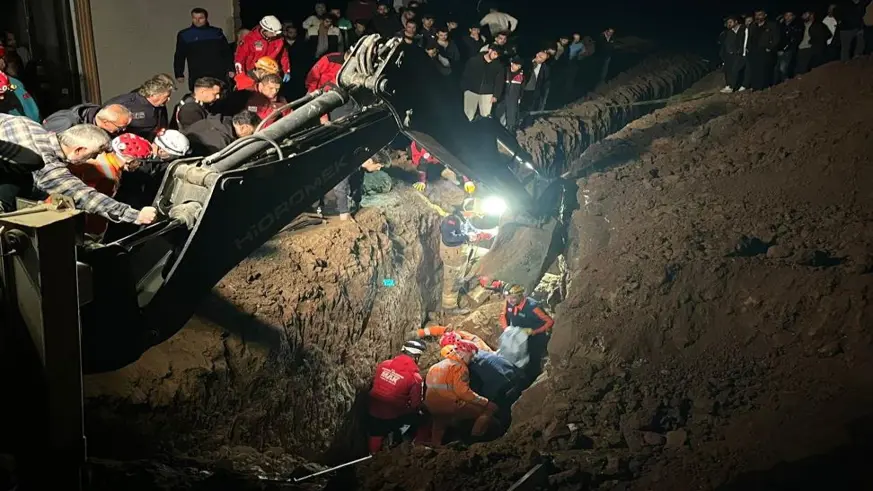 Kanalizasyon çukuru kazan 2 kardeş hayatını kaybetti