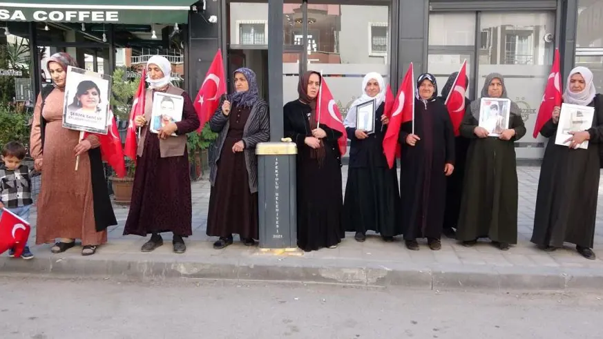 Annelerin umutlu bekleyişi sürüyor