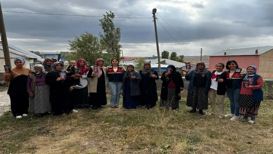 Jandarma kadınları KADES hakkında bilgilendiriyor