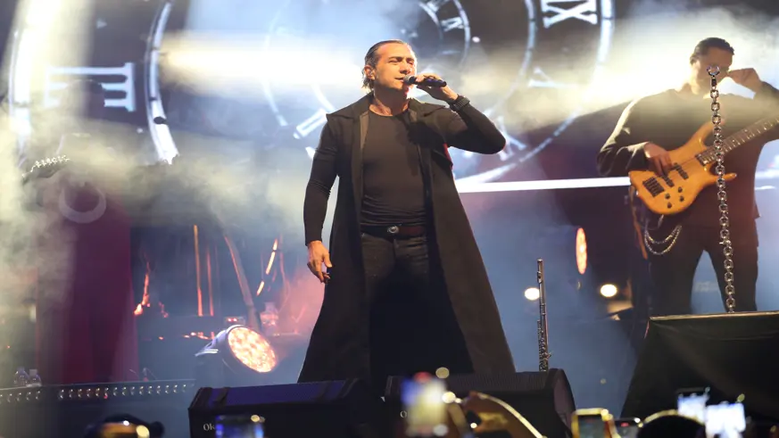 Kars'ta şarkıcı Kıraç sahne aldı