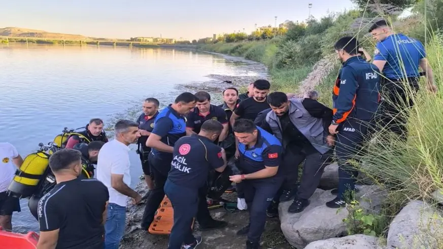 Köprüden nehre atlayan gencin cansız bedenine ulaşıldı