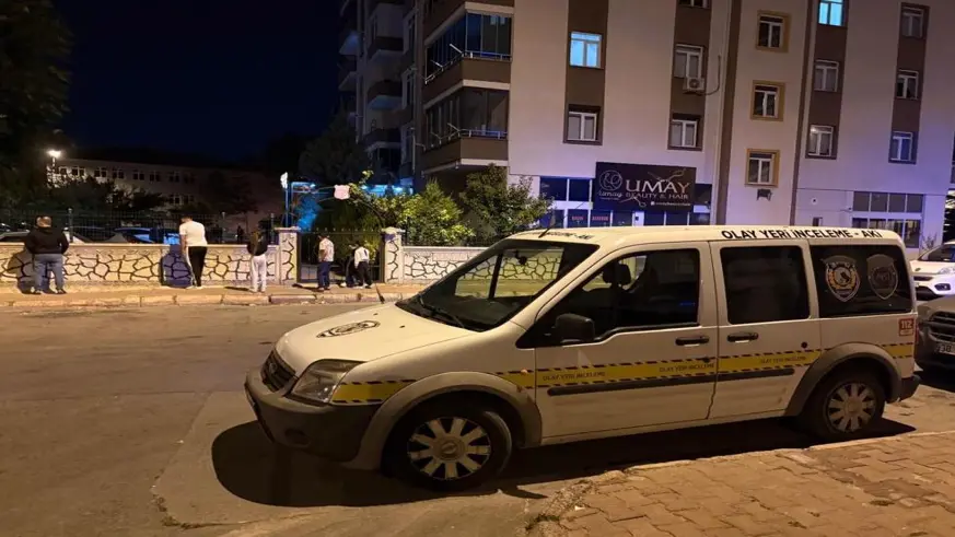 3 ay önce babası ölü bulunan genç intihar etti