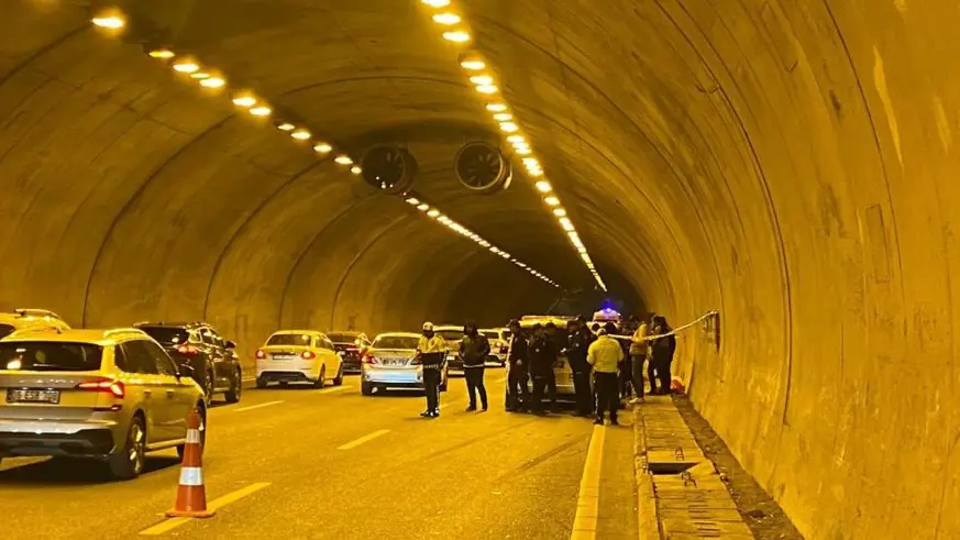 Otomobilin içerisinde silahlı kavga