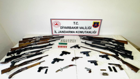 Jandarma ekiplerinden silah ve kaçakçılık operasyonu