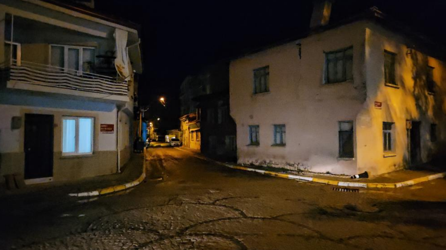 Sındırgı peş peşe depremlerle sarsıldı