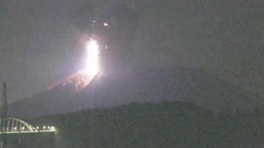 Japonya’daki Sakurajima Yanardağı’nda patlama