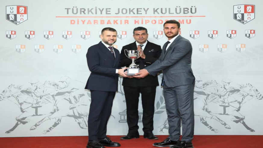 Eğil Belediye Başkanlığı koşusunu ‘Menabinoğlu’ kazandı