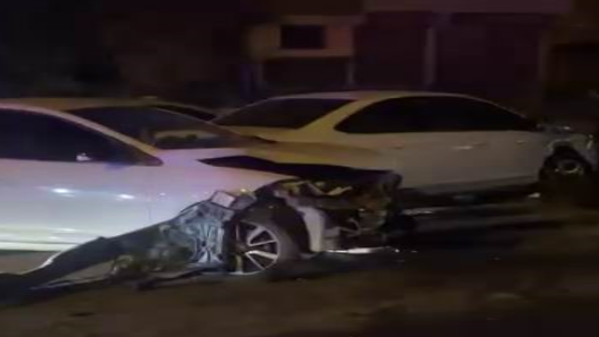 Ehliyetsiz sürücü park halindeki araçlara çarptı