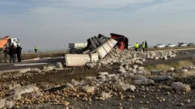 Diyarbakır-Şanlıurfa kara yolunda tır devrildi