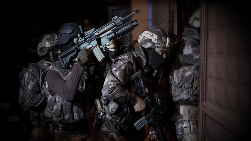 Dini duyguları istismar ederek vatandaşları dolandıran çeteye operasyon