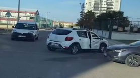 Diyarbakır'da otomobiller çarpıştı
