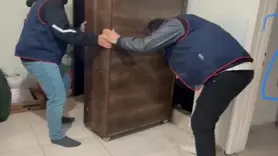Firari hükümlüler evlerinde yaptıkları gizli bölmede yakalandı