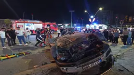 Park halindeki araçlara çarpan otomobildeki 2 kişi öldü