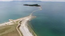 Van Gölü'ndeki çekilmeyle antik yol ortaya çıktı
