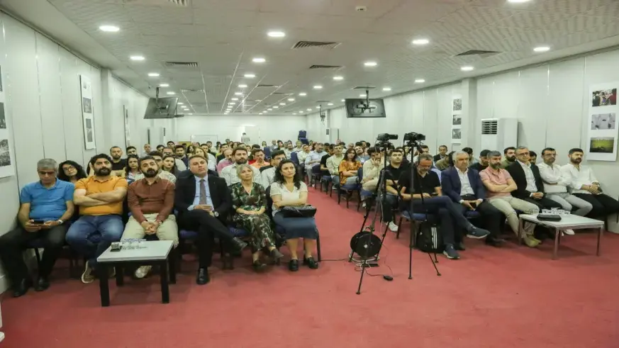 ‘Kürt meselesi’ paneli düzenlendi; Anayasayı bu utançtan kurtarmalıyız