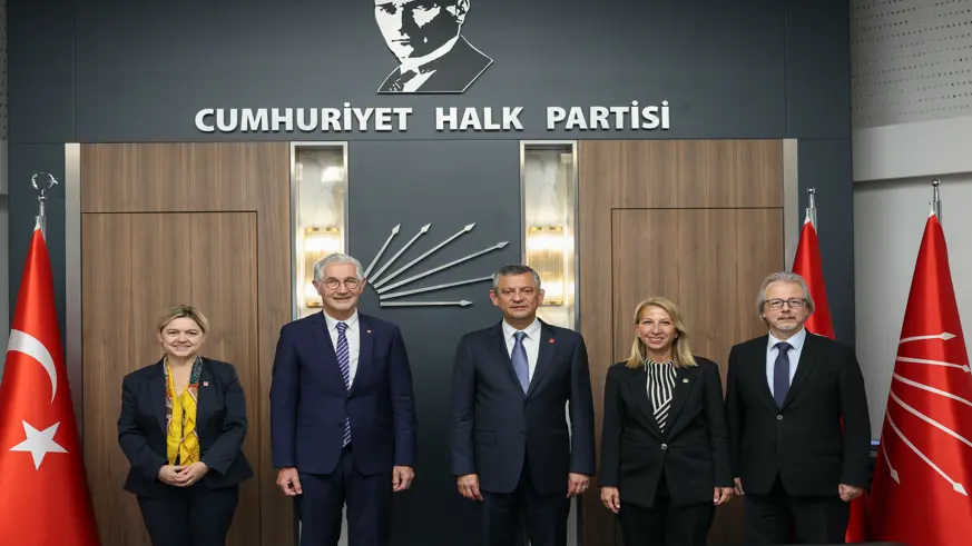 CHP Genel Başkanı Özel, Fransız senatörleri kabul etti