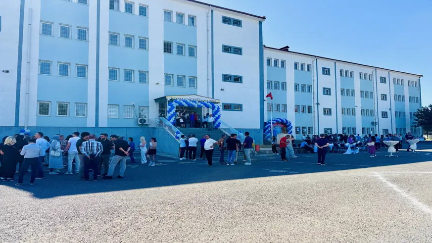 Diyarbakır'da farklı dönemlerde aynı liseden mezun olanlar buluştu