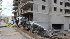 Park halindeki araçlara çarpan beton mikserinin sürücüsü ağır yaralandı