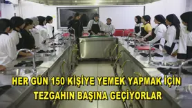  Her gün 150 kişiye yemek yapmak için tezgahın başına geçiyorlar