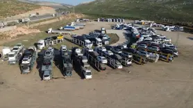 Yüzlerce ikinci el araç tırlarla Suriye'ye taşınıyor