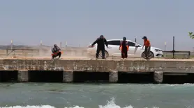 Akıntıya kapılan 2 kişiyi arama çalışmaları sürüyor
