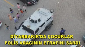 Diyarbakır'da çocuklar polis aracının etrafını sardı