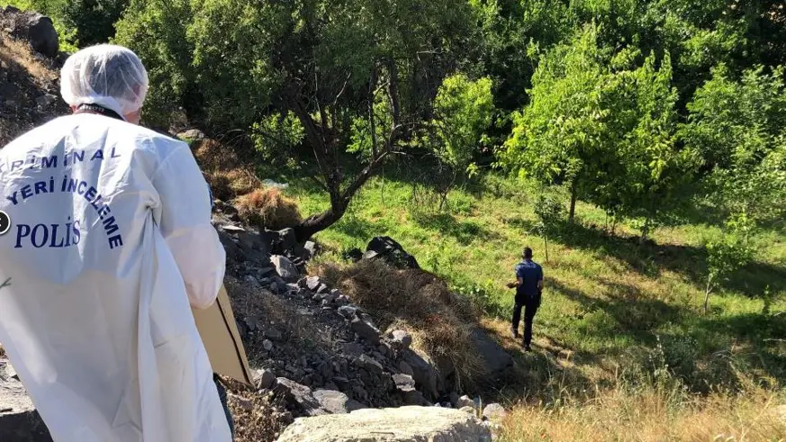 Elazığ'da ağaca asılı halde erkek cesedi bulundu