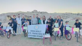 30 Yetim ve öksüz çocuğa karne hediyesi olarak bisiklet verildi