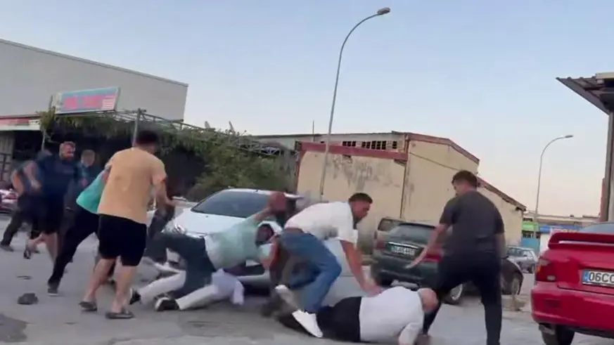 Kaza sonrası tekmeli, yumruklu kavga