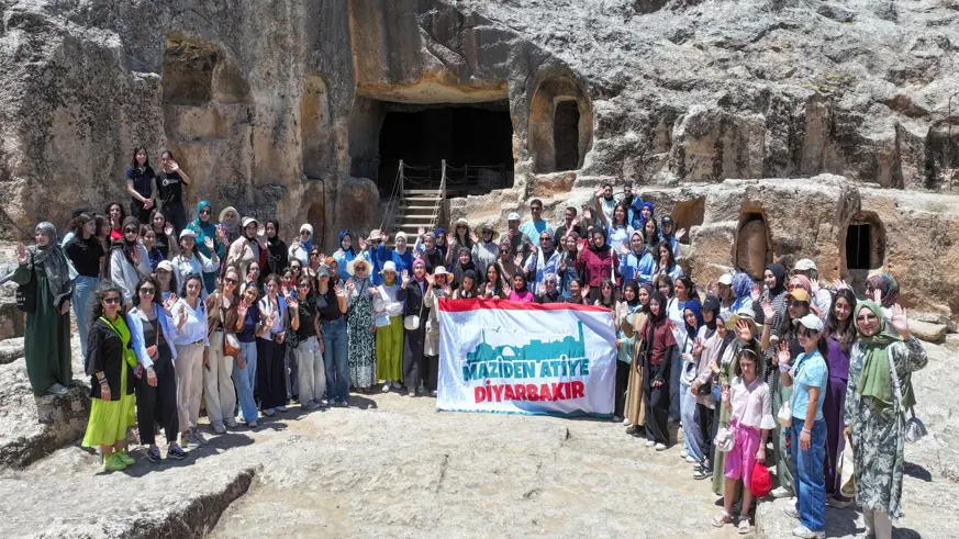 80 öğrenci tarihi ve turistik yerleri gezdi