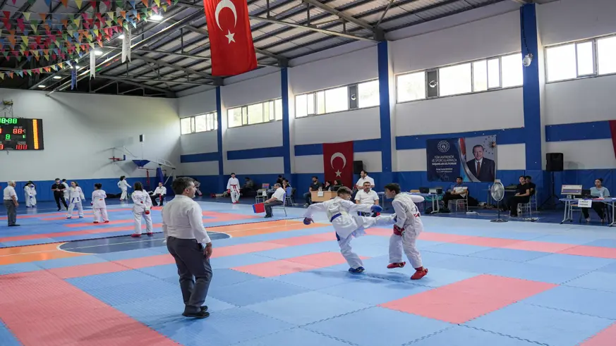 Önce karate sonra halay