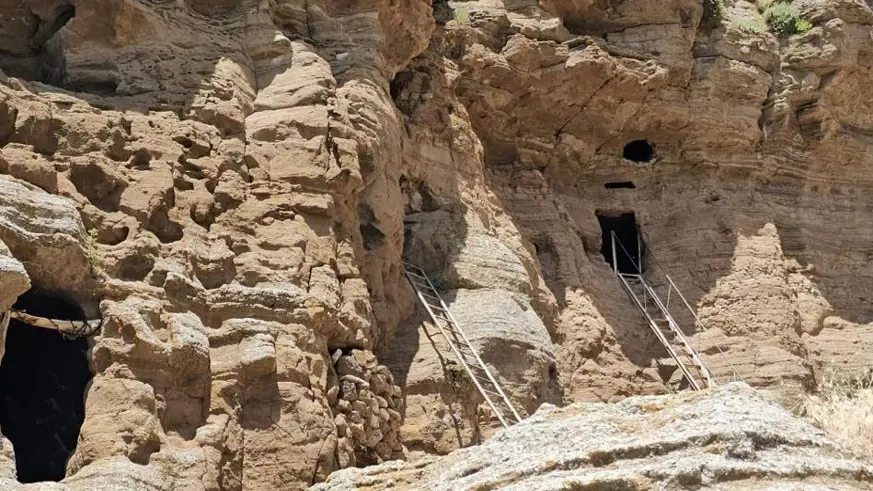 İncekaya Mağaraları ve Bapir-i Kal Türbesi