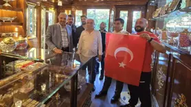 Diyarbakır surlarında al bayrak dalgalanıyor