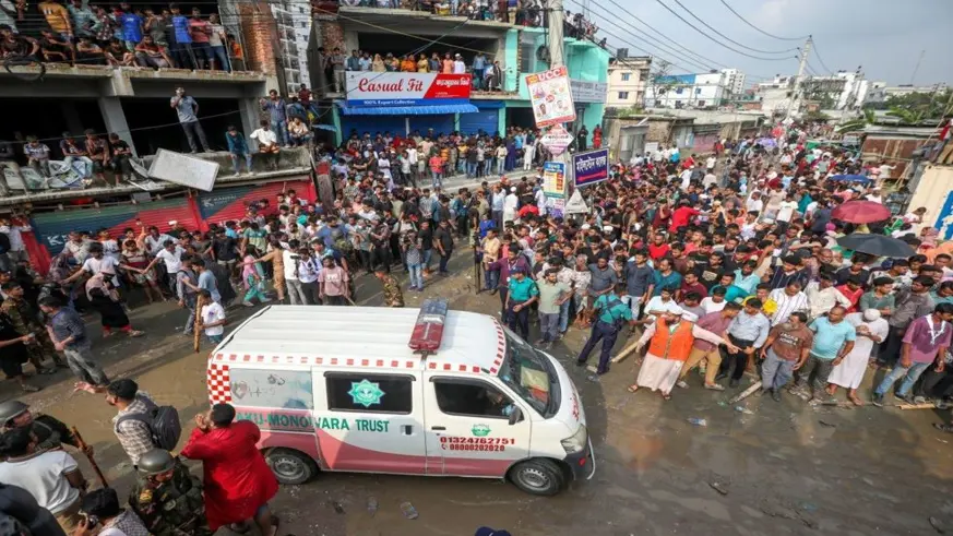Bangladeş'te uçak kazası