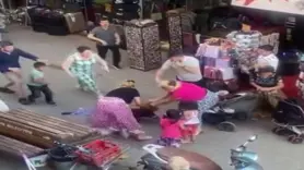 Kadınların saç saça baş başa kavgası