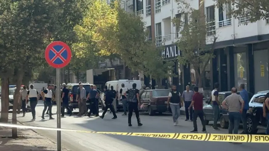 Elazığ'da bir kişi polisle çatıştı
