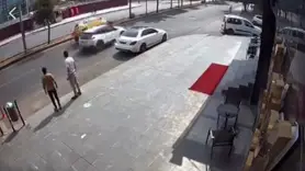 Dikkatsiz sürücü, taksinin yan yatmasın atmasına neden oldu