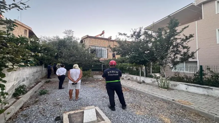 Tamir için çıktığı çatıdan düşerek öldü